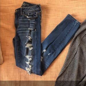 American eagle super super stretch ripped jeans